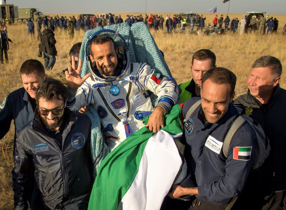 JAE, JAV ir Rusijos astronautai iš TKS sėkmingai grįžo į Žemę