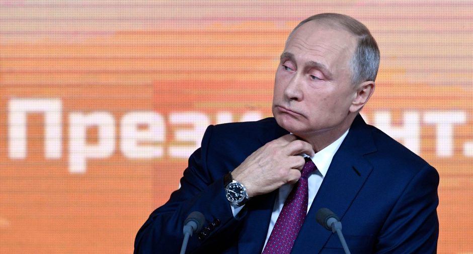 V. Putinas kasmetinėje konferencijoje žarstė pažadus ir teigė pavargęs nuo blefo