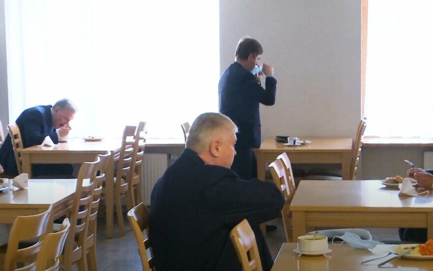 I. Šiaulienė: Seimo kavinėje pietavę Seimo nariai dviejų metrų atstumą išlaikė