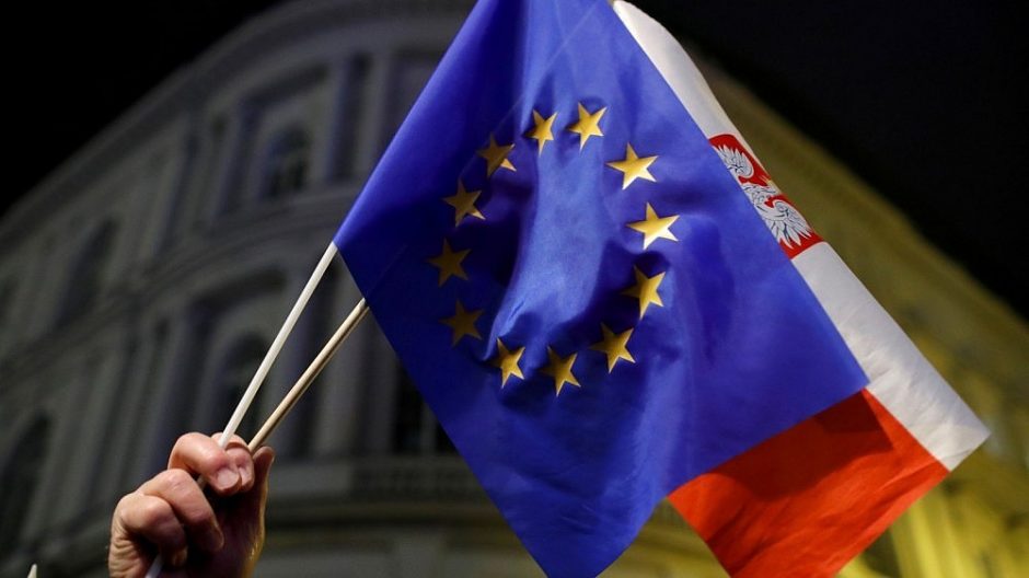 ES apskundė Lenkiją ETT dėl jos teismų reformos