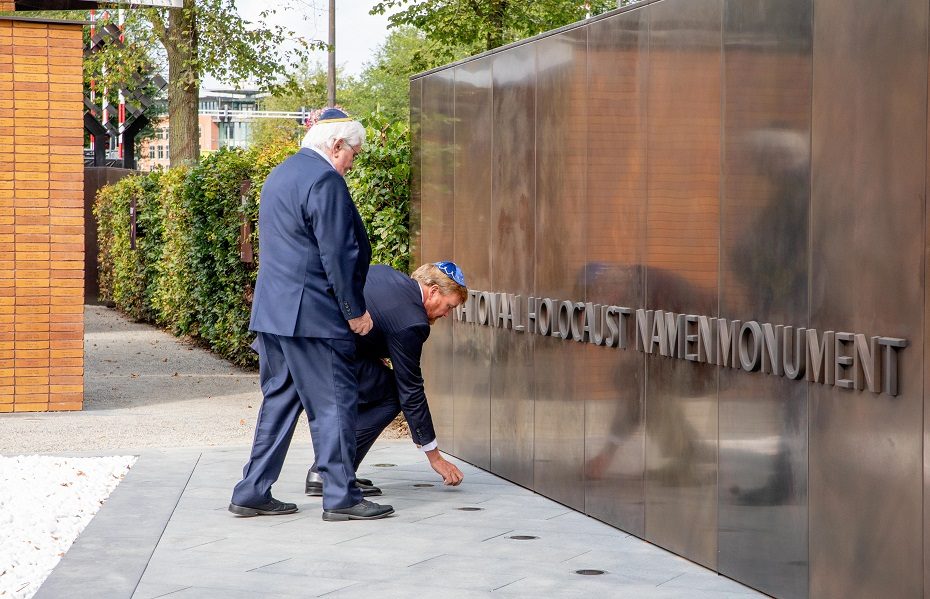 Nyderlanduose atidengtas Holokausto memorialas