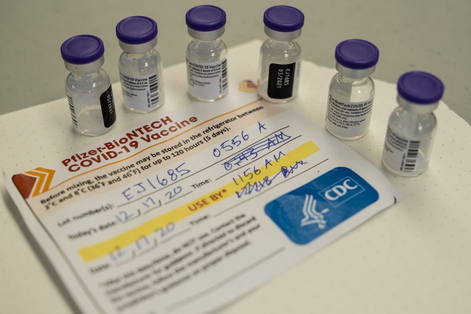 Gamintojai: „Pfizer/BioNTech“ vakciną galima laikyti ir 15-25 laipsnių šalčio temperatūroje