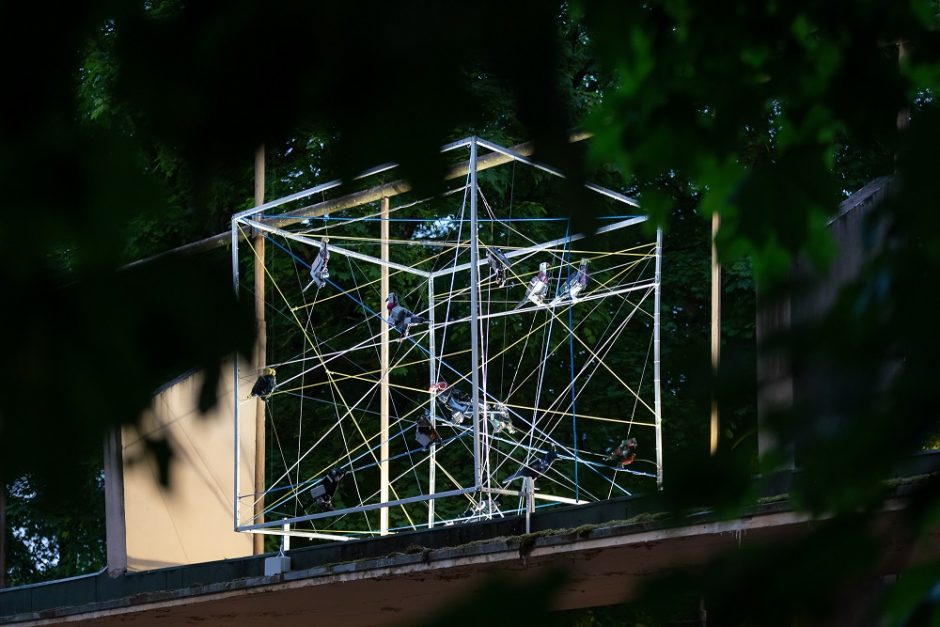  Vingio parko prieigose – unikali meninė instaliacija iš elektronikos atliekų