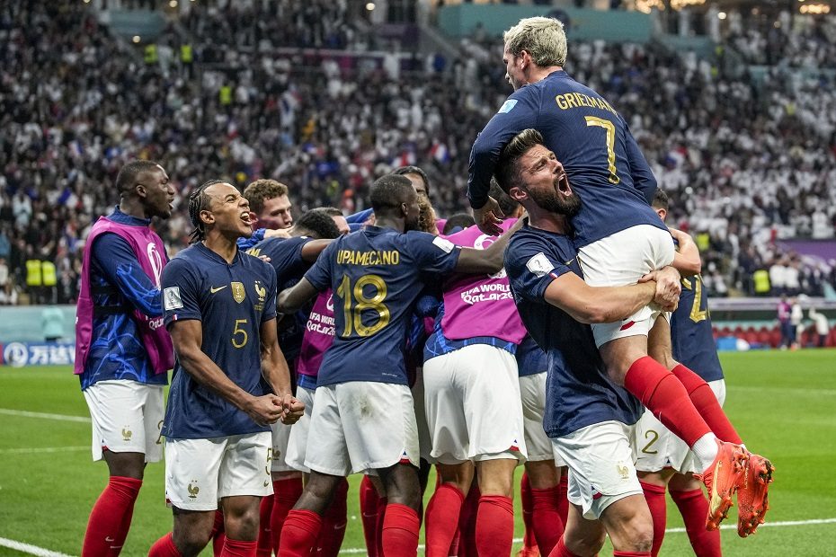 Po dramatiškos dvikovos Prancūzija palaužė anglų futbolininkus