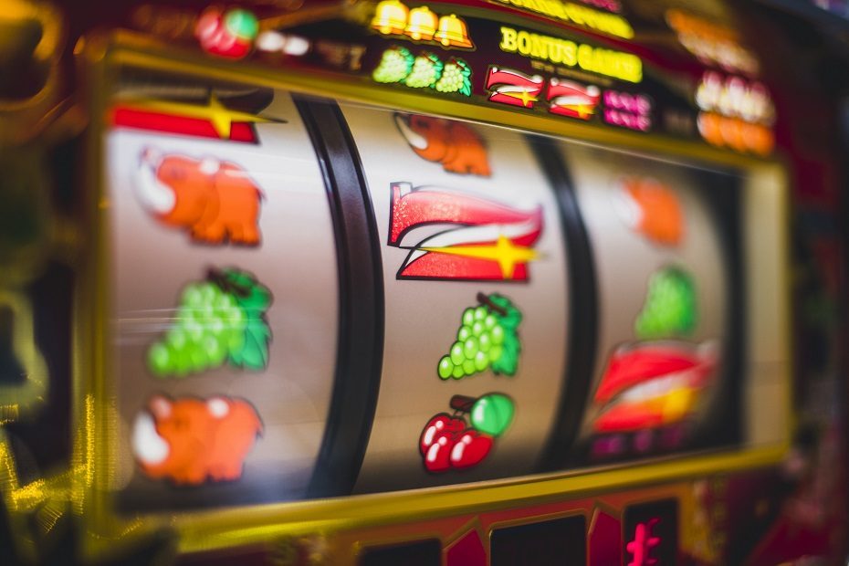 Klaipėdoje – drastiški apiplėšimai: apvogtas ir lošimų automatų salonas