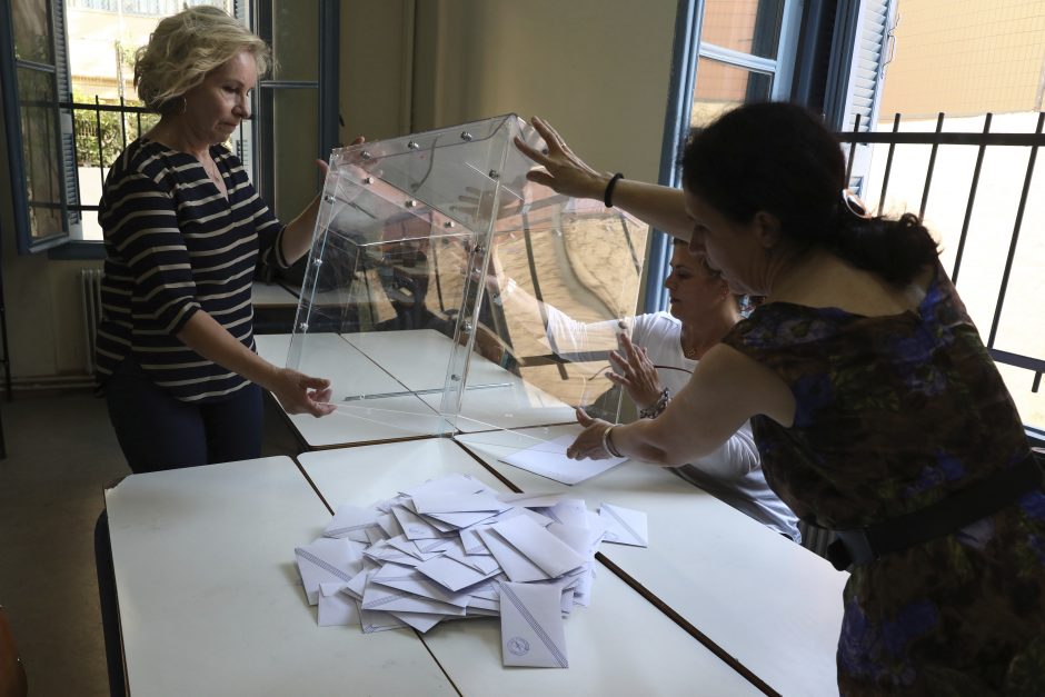 Konservatoriai triuškinamai laimėjo parlamento rinkimus Graikijoje