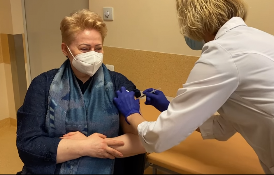 D. Grybauskaitė: vakcinavimo procesas vyksta nevaldomai