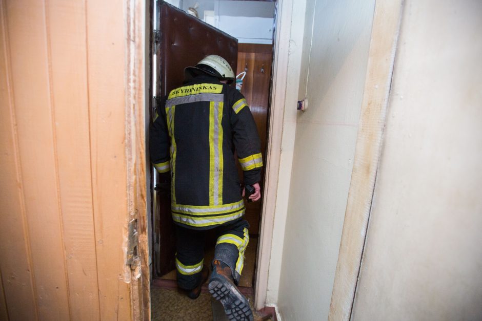 Vilniuje degė butas, nukentėjo vyras