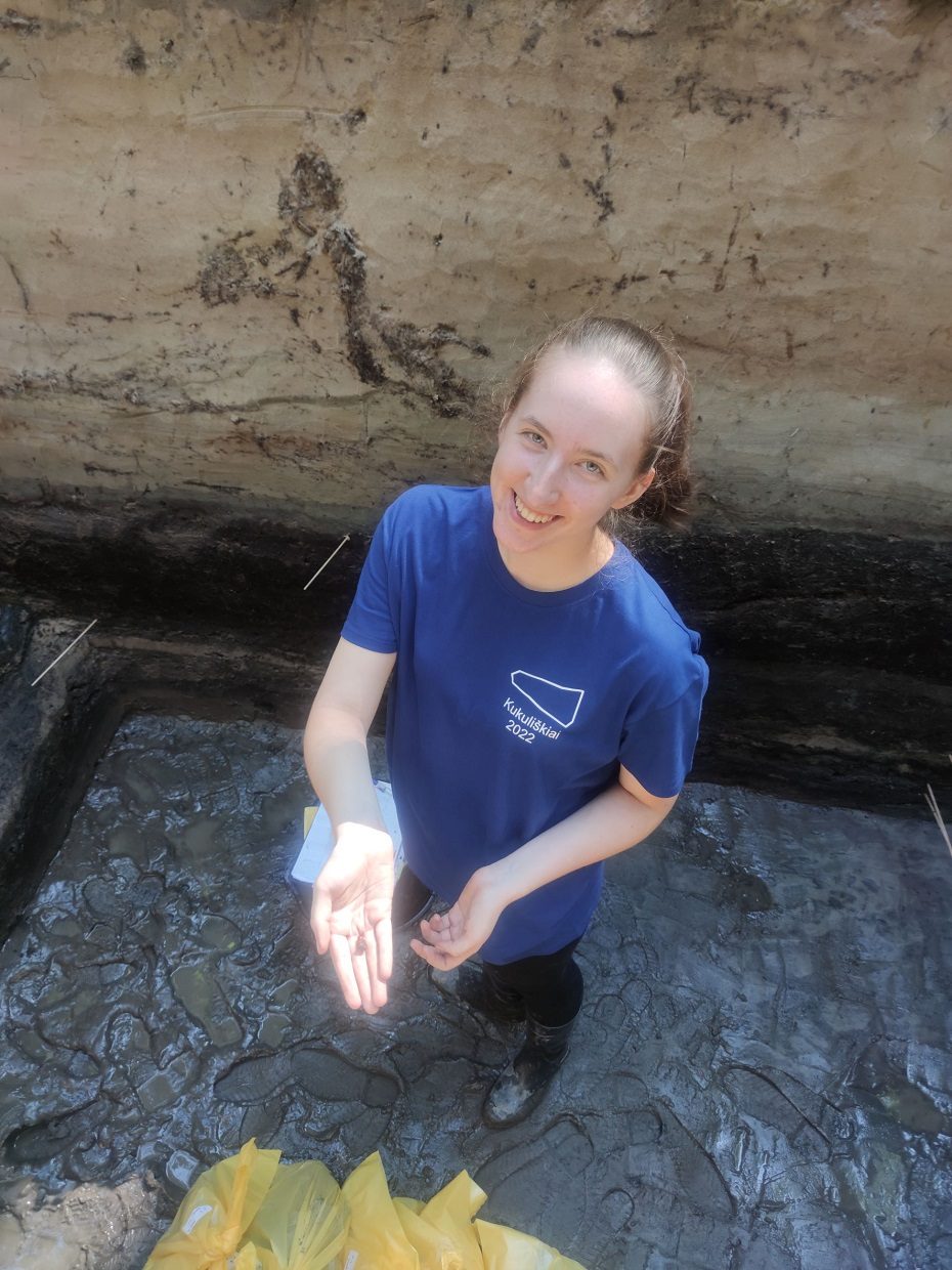 KU archeologai Kukuliškių piliakalnyje aptiko didžiausią iki šiol sėklų kolekciją