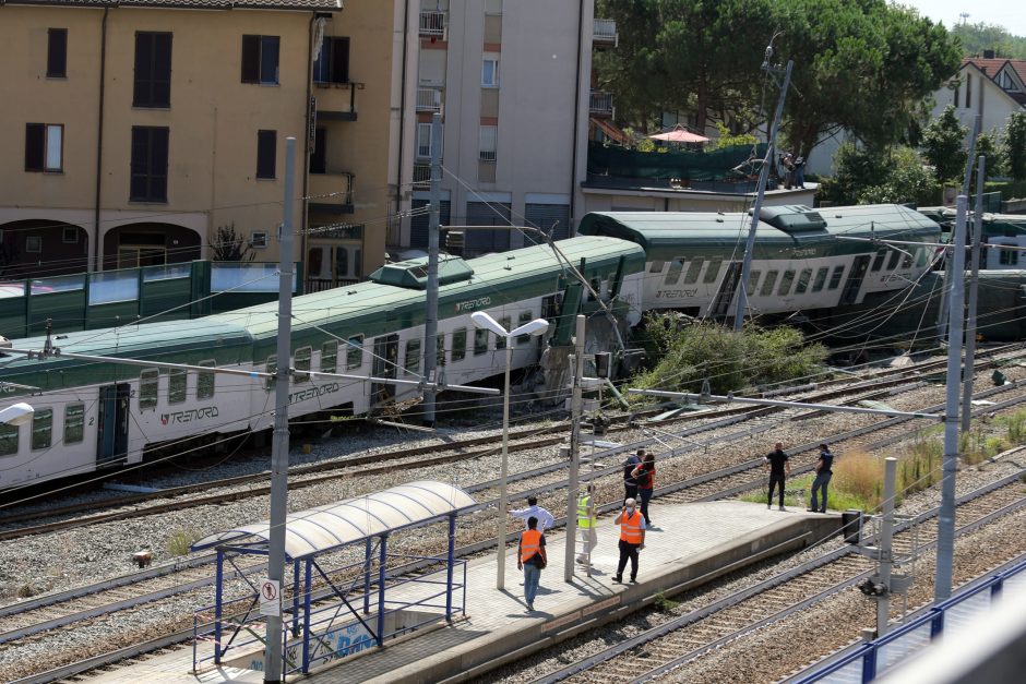 Italijos šiaurėje nuo bėgių nulėkus traukiniui sužeisti trys žmonės