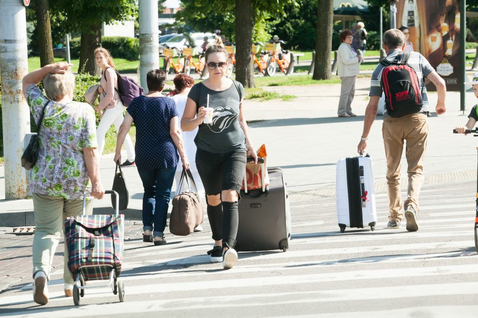 Karšti orai dar nesitrauks, bet nušniokš trumpalaikiai lietūs su perkūnija