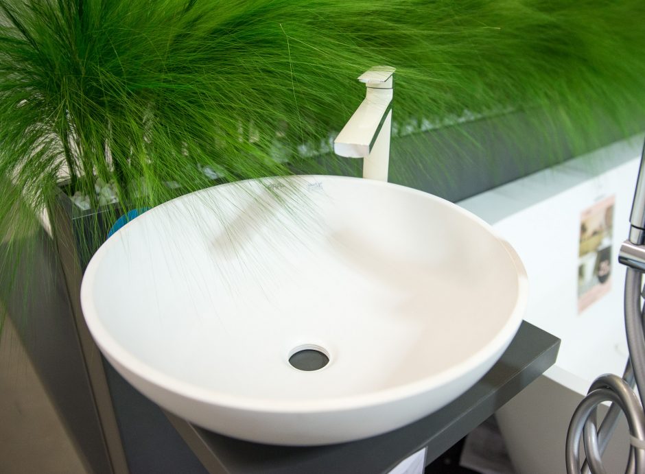 Vonios kambarius įsirenginėja tarsi mini SPA: jie – erdvūs ir komfortiški