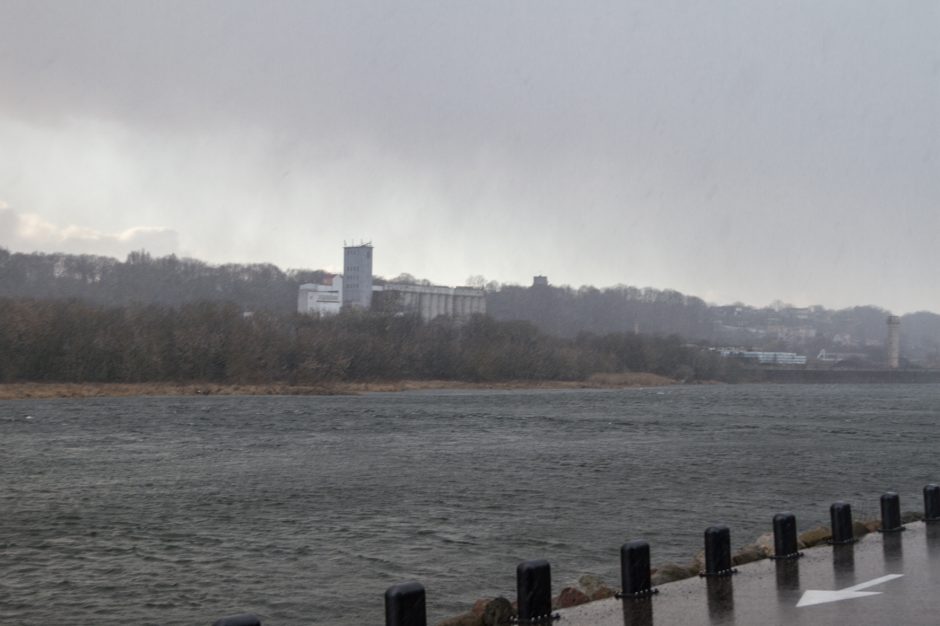 Orų išdaigos: Vilniuje – žaibai ir snygis, Kaune – kruša