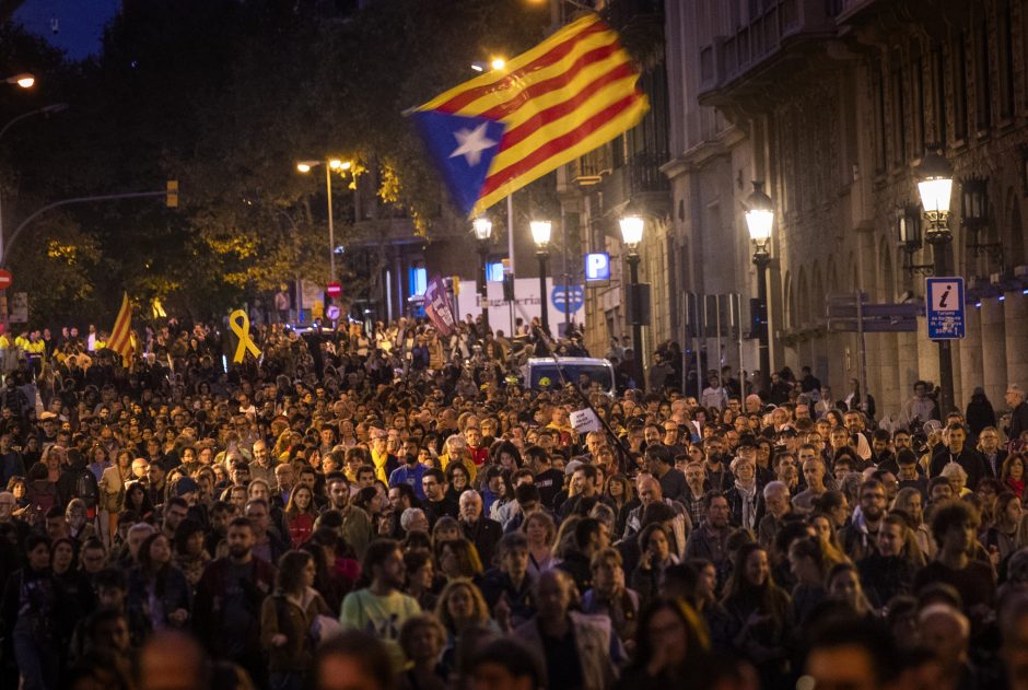 Madridas: Katalonijoje per protestus sužeista beveik 300 policininkų