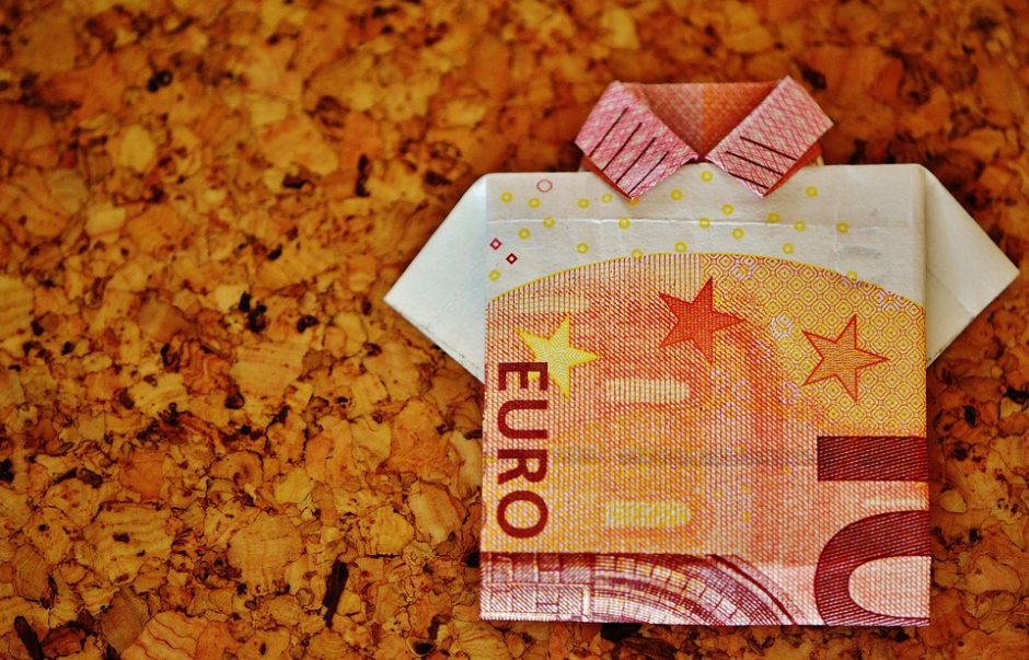Įkliuvo su narkotikais: miltelius slėpė ir 10 eurų banknote