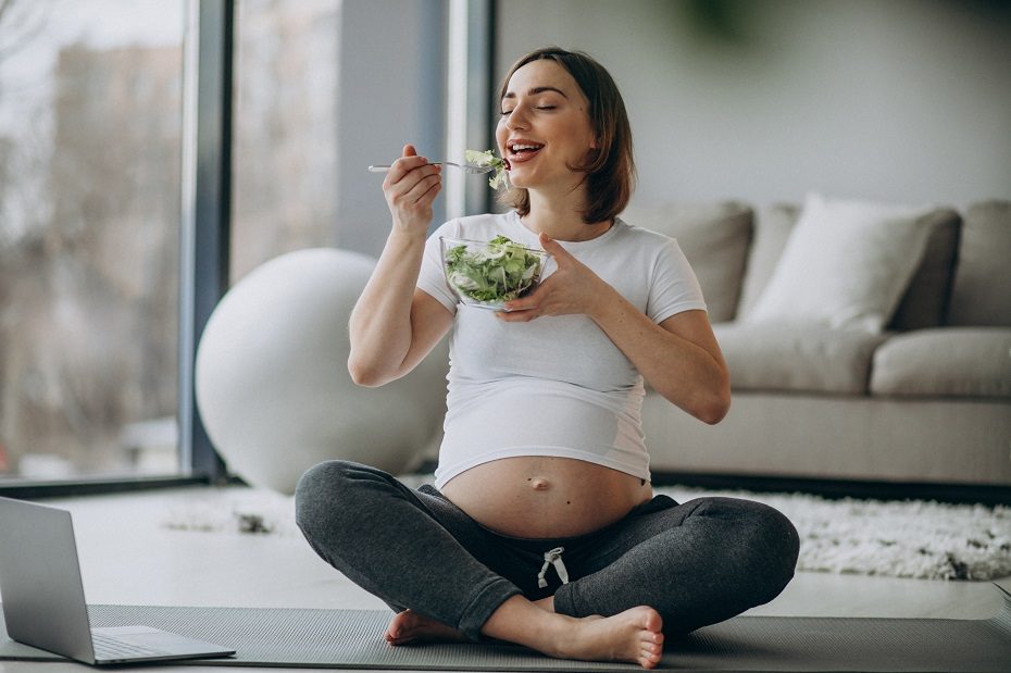 Mityba nėštumo ir žindymo metu: ką rekomenduojama valgyti ir ko atsisakyti?