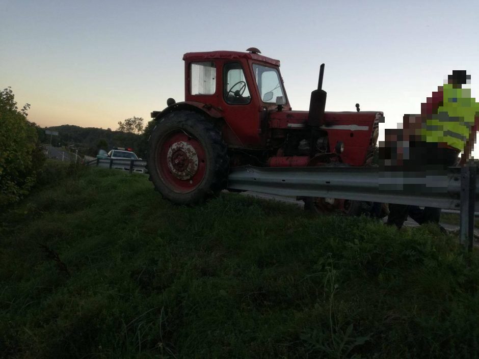 Tragedija Kretingos rajone: traktorius mirtinai prispaudė vyrą