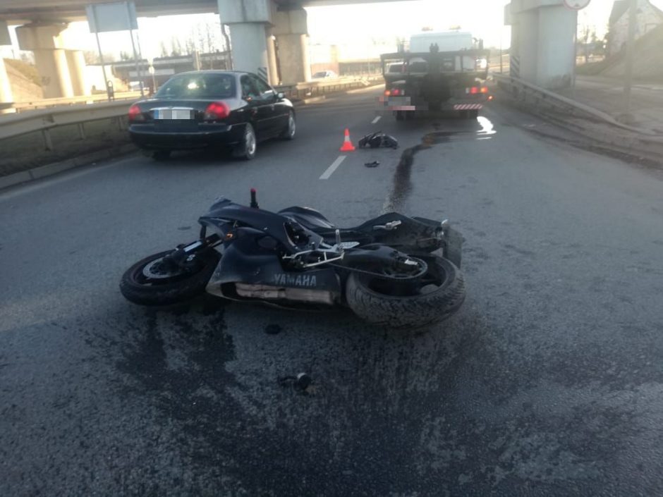 Avarija Liepų gatvėje: motociklas rėžėsi į pėsčiuosius, yra sužeistųjų