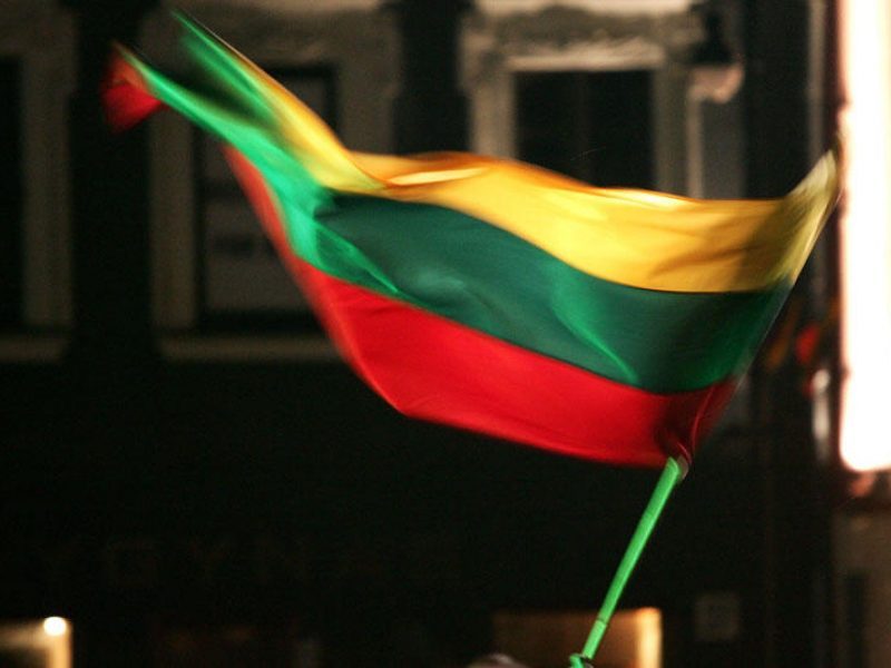 Vandalai – prieš trispalvę: Pasvalyje išniekinta Lietuvos vėliava