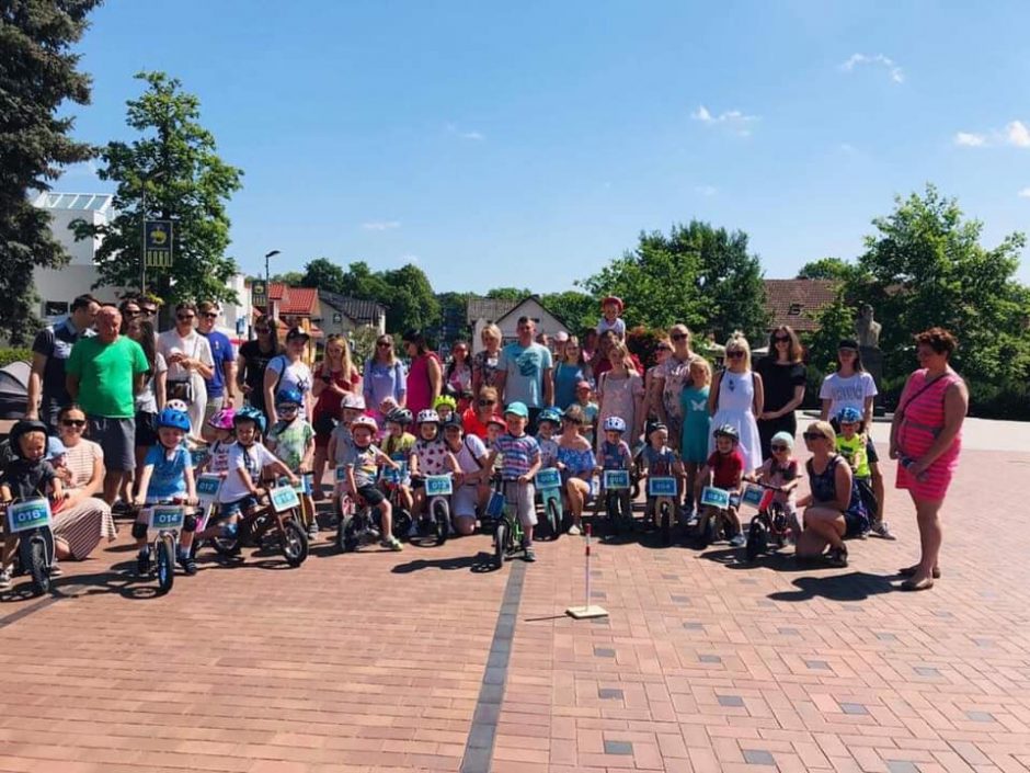 Parduotuvė „Vaikų rojus“ su „DIP DAP Lietuva“ organizuoja balansinių dviratukų lenktynes Kretingoje