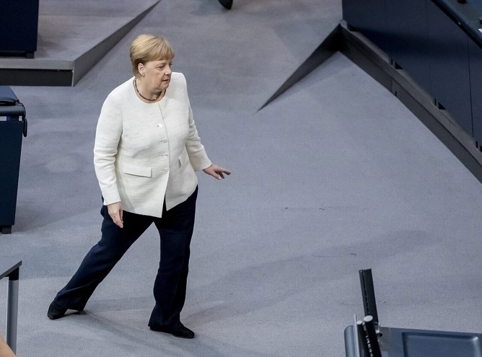 Nerimsta kalbos dėl A. Merkel sveikatos: vėl pastebėjo kanclerės drebulį