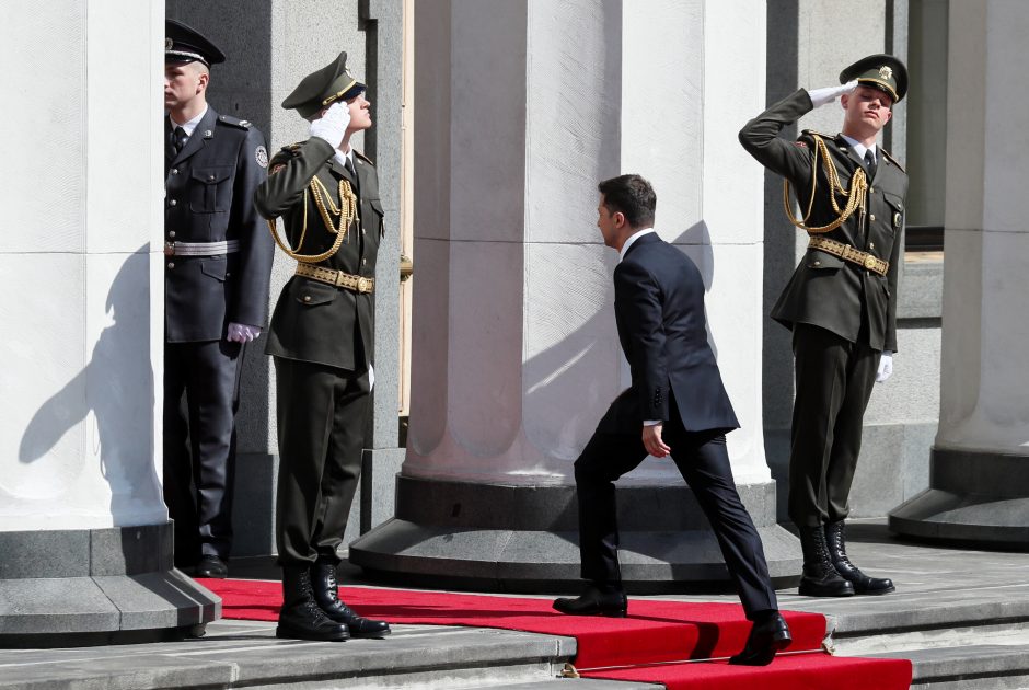 Ukrainos prezidentu inauguruotas V. Zelenskis paleido parlamentą