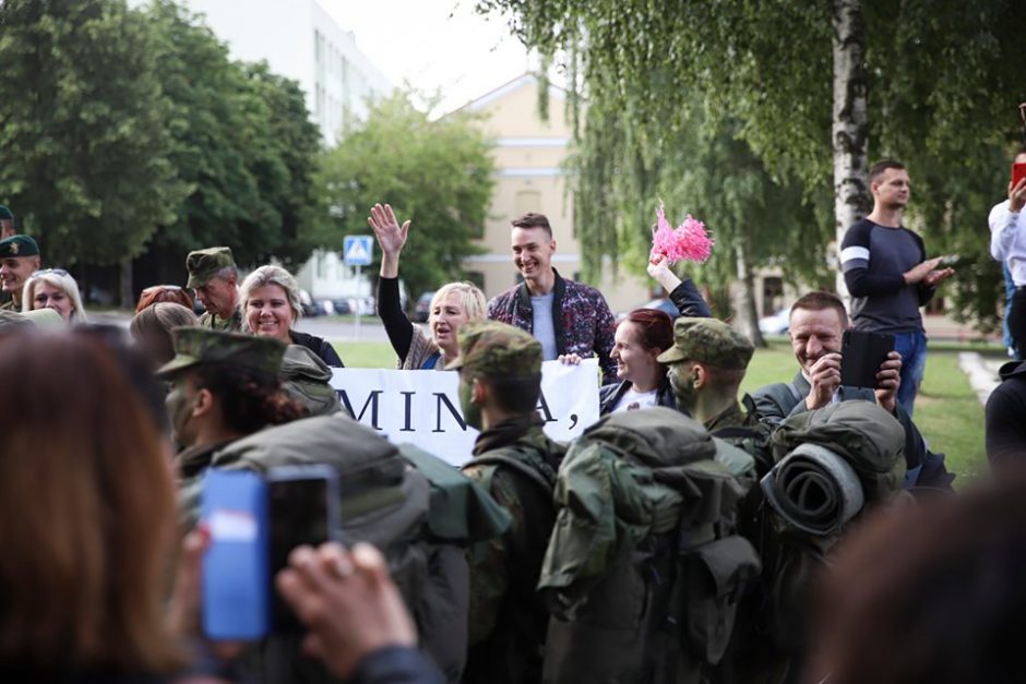 Finišas: Lietuvos kariūnai grįžo iš 30 km žygio pėsčiomis