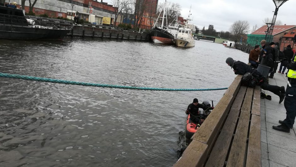 Uostamiesčio ugniagesiai traukė iš upės mersedesą