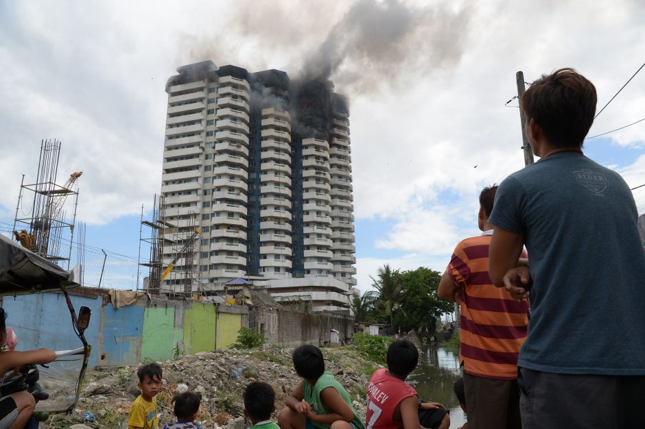 Gaisras viename Filipinų gyvenamajame pastate: žuvo žmogus, šeši sužeisti