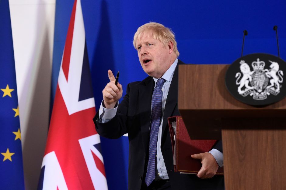 B. Johnsonas sieks įtikinti parlamentą paremti „Brexit“ susitarimą