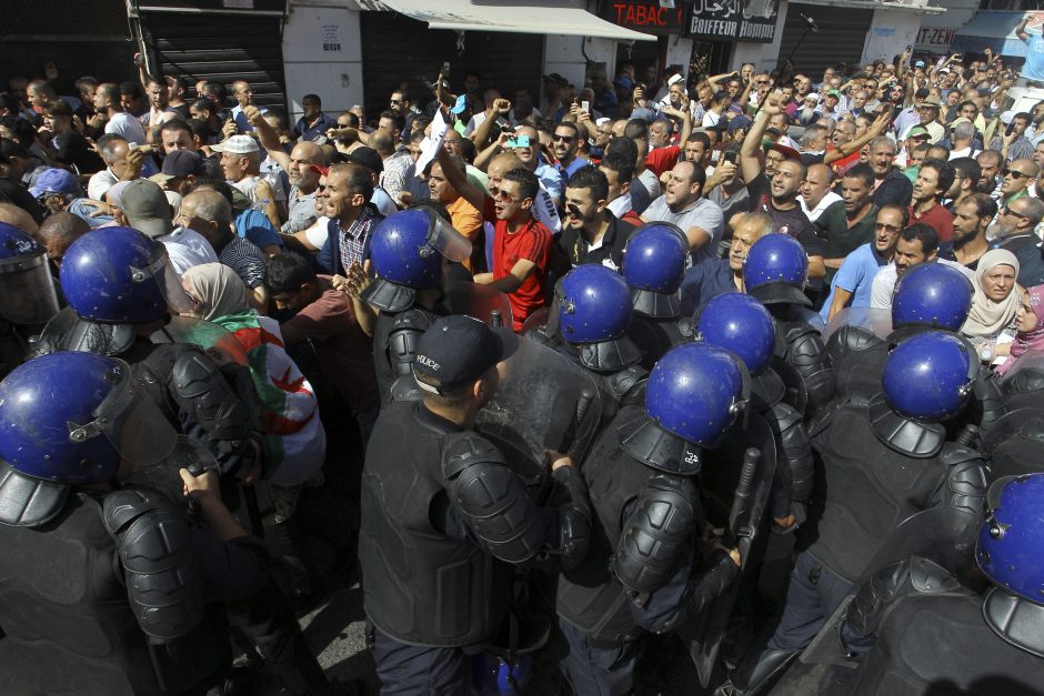 Tūkstančiai žmonių Europos miestuose dalyvavo protestuose prieš Turkijos puolimą