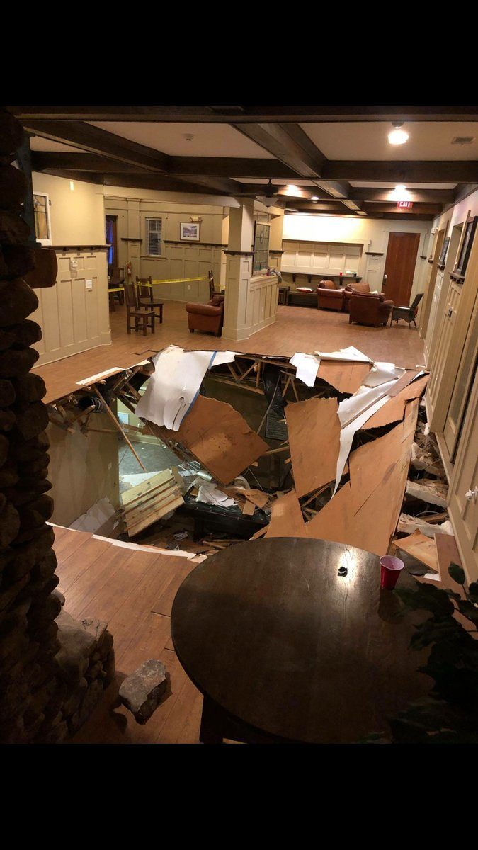 Nelaimė JAV: universitete per vakarėlį įgriuvo grindys