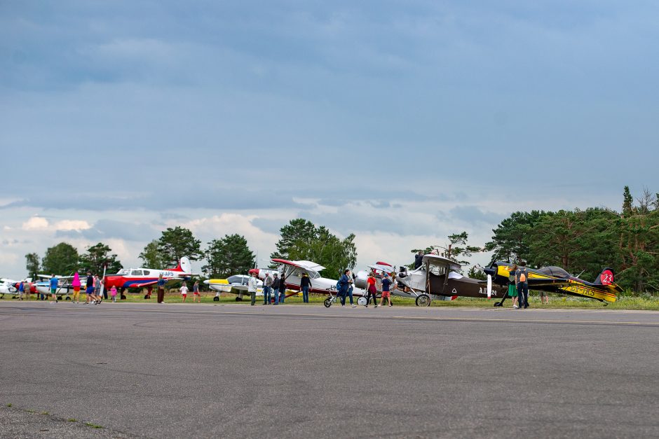Nidoje – aviacijos šventė: netrūko įspūdingų pasirodymų ir žiūrovų