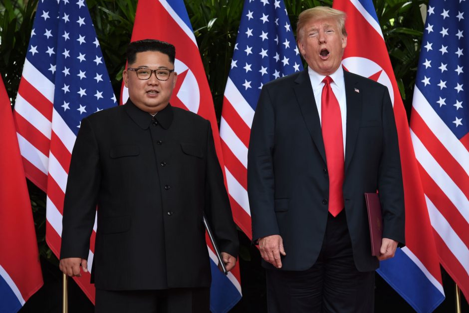 Kinijos prezidentas ragina Šiaurės Korėją ir JAV „susitikti pusiaukelėje“