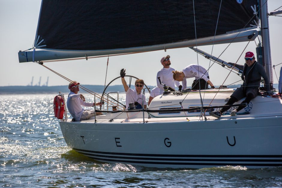 Įspūdingi vaizdai ir įtempta kova: Klaipėdoje startavo 52-oji „Kuršių marių regata“