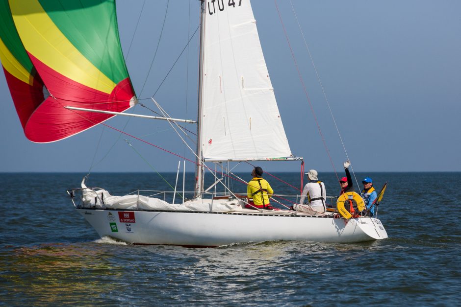 Įspūdingi vaizdai ir įtempta kova: Klaipėdoje startavo 52-oji „Kuršių marių regata“