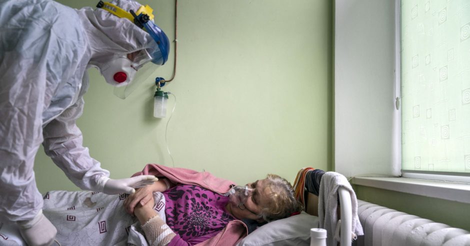 Ukrainoje – 4 576 nauji COVID-19 atvejai, 123 pacientai mirė