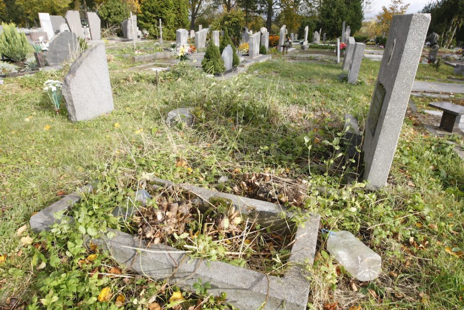 Per karantiną Klaipėdoje padaugėjo neprižiūrimų kapaviečių