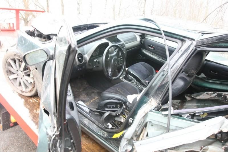 Girtas „Lexus“ vairuotojas Klaipėdoje nesuvaldė automobilio: trenkėsi į medį
