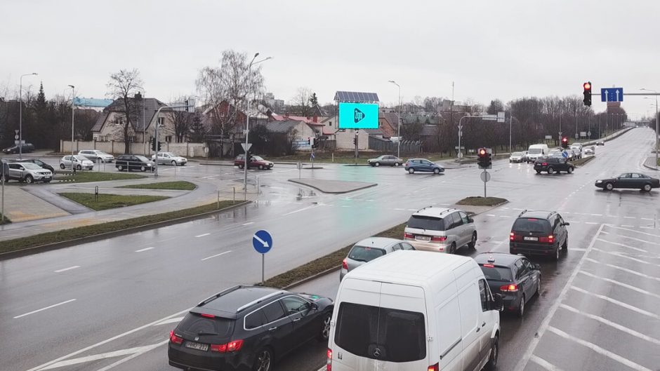 Didžiausioje Šiaulių sankryžoje – reklama „2go“ lauko ekrane