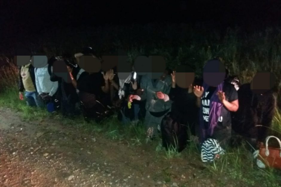 Banga neslopsta: pasieniečiai sulaikė dar 144 neteisėtus migrantus