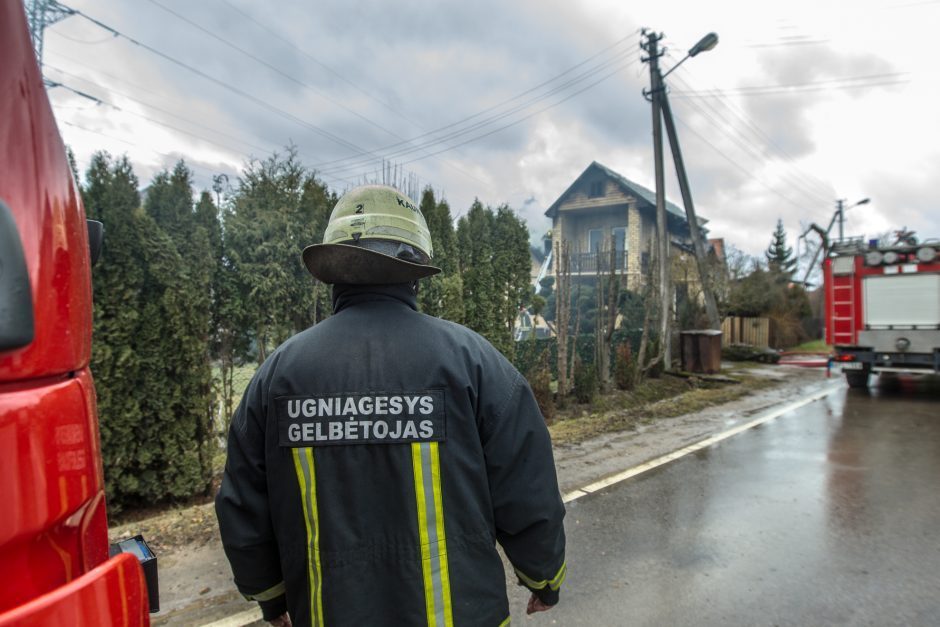 Kupiškio rajone degė gyvenamasis namas: per gaisrą žuvo žmogus
