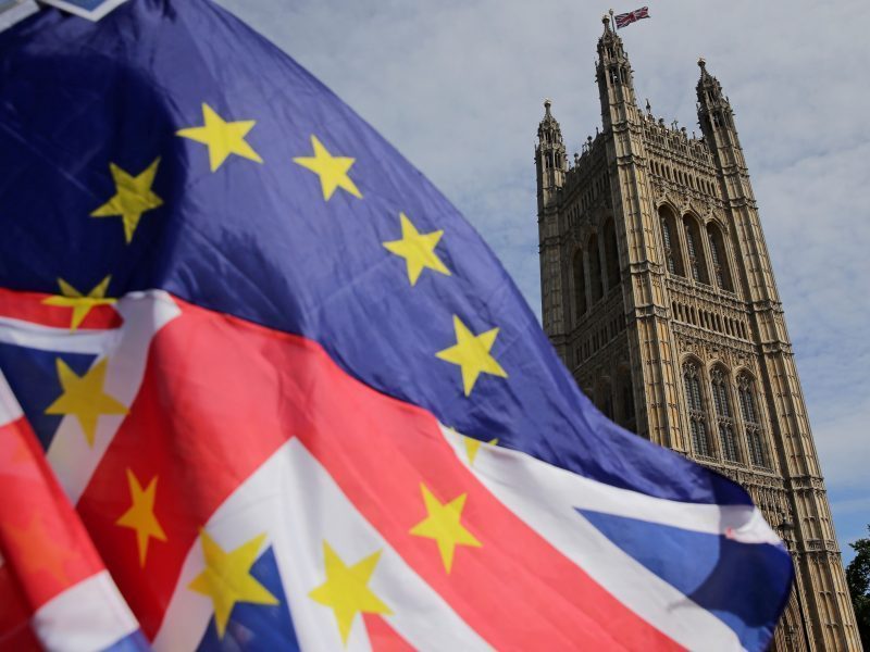 Britų parlamentarai nepaisydami ES pasipiktinimo parėmė naują „Brexito“ įstatymą
