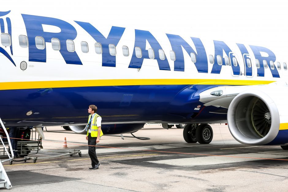 „Ryanair“ dėl koronaviruso apribojimų atšaukė dar daugiau skrydžių