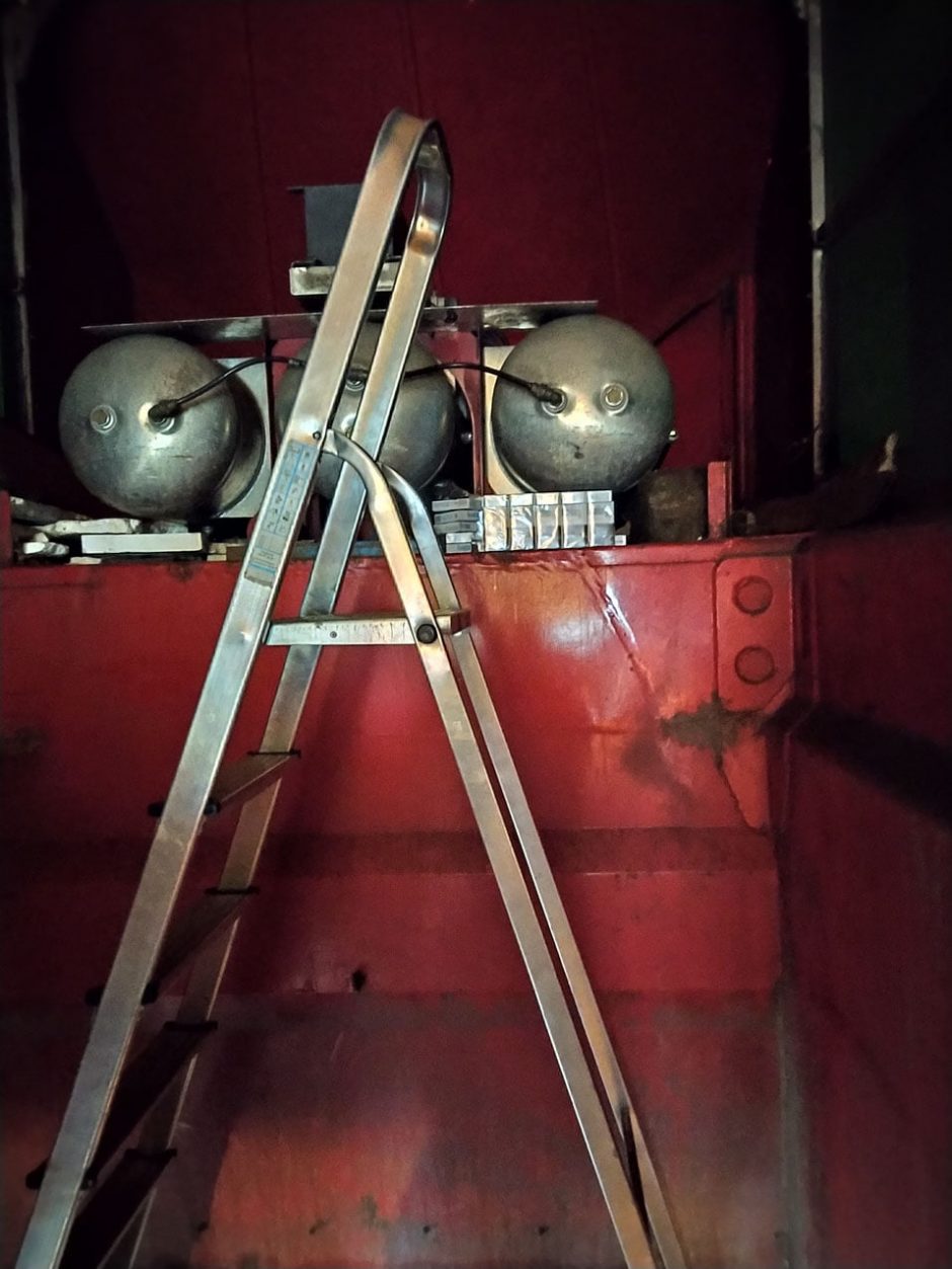 Varėnos rajone sulaikyta 22 tonų stiklo lakštų krovinyje slėpta kontrabanda