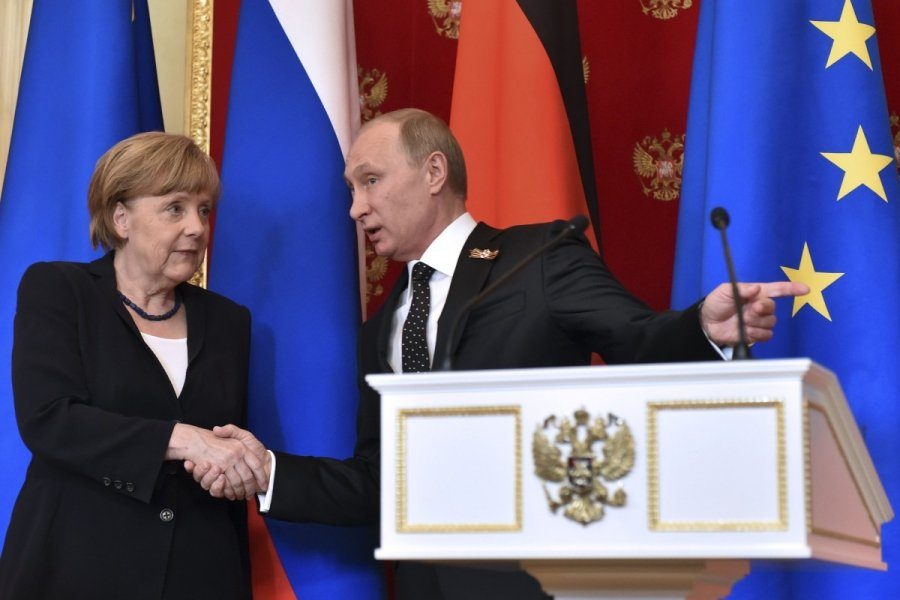 A. Merkel neatsisako ES ir V. Putino viršūnių susitikimo idėjos