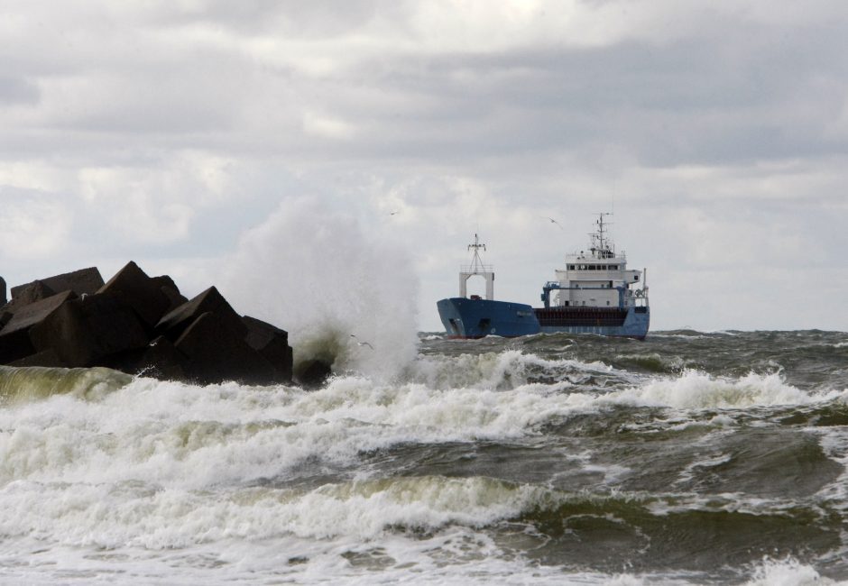 Klaipėdos uoste dėl sustiprėjusio vėjo ribojama laivyba
