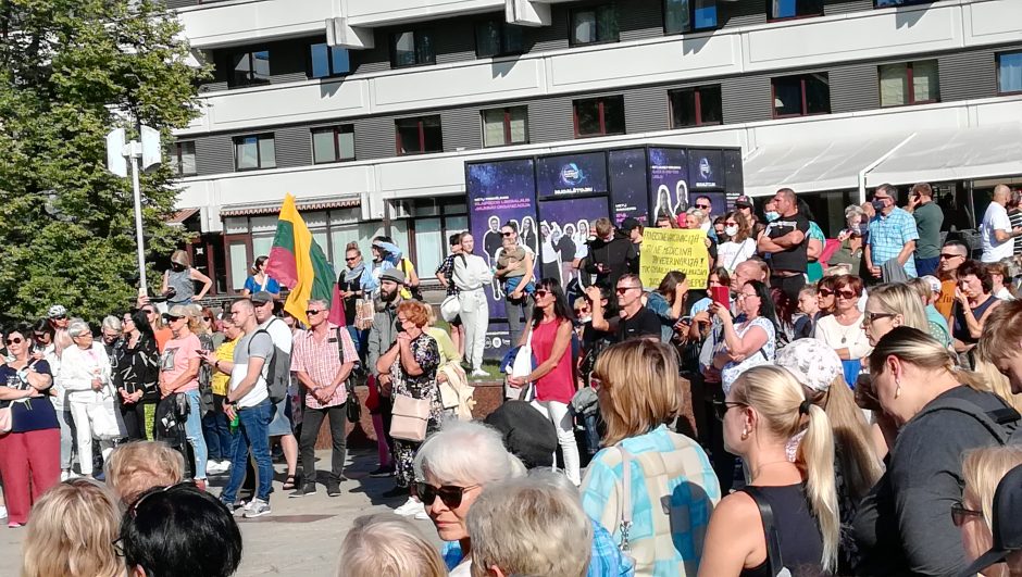 Protestas neaplenkė ir Klaipėdos: žmonės skandavo skambius šūksnius
