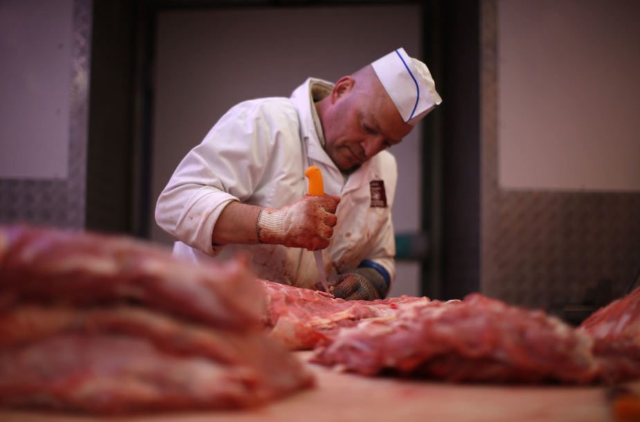 Mėsininkai atsidūrė VMI akiratyje: puolė deklaruoti pajamas