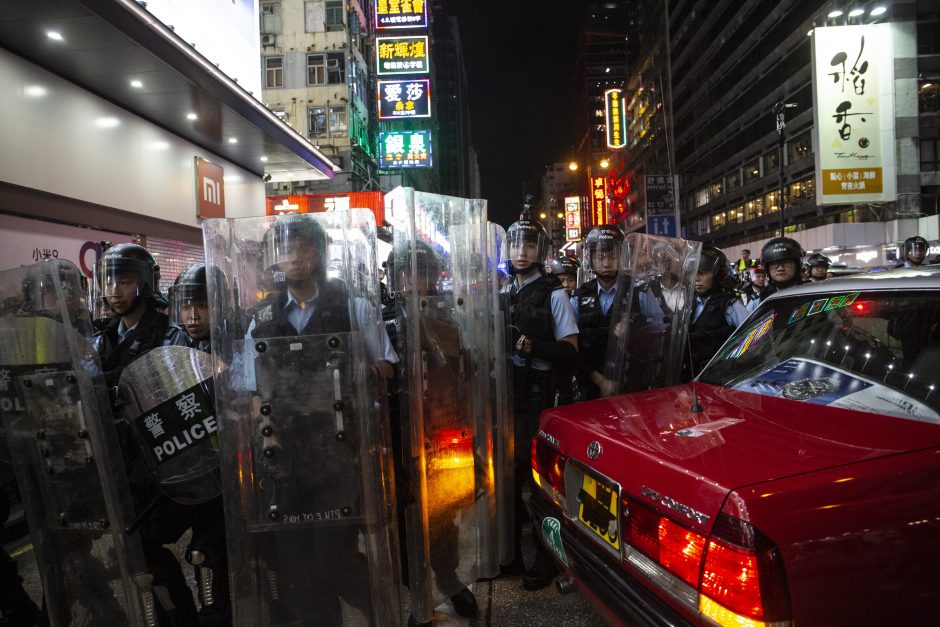 Honkonge – dar vienas susirėmimas su protestuotojais: sulaikė penkis asmenis